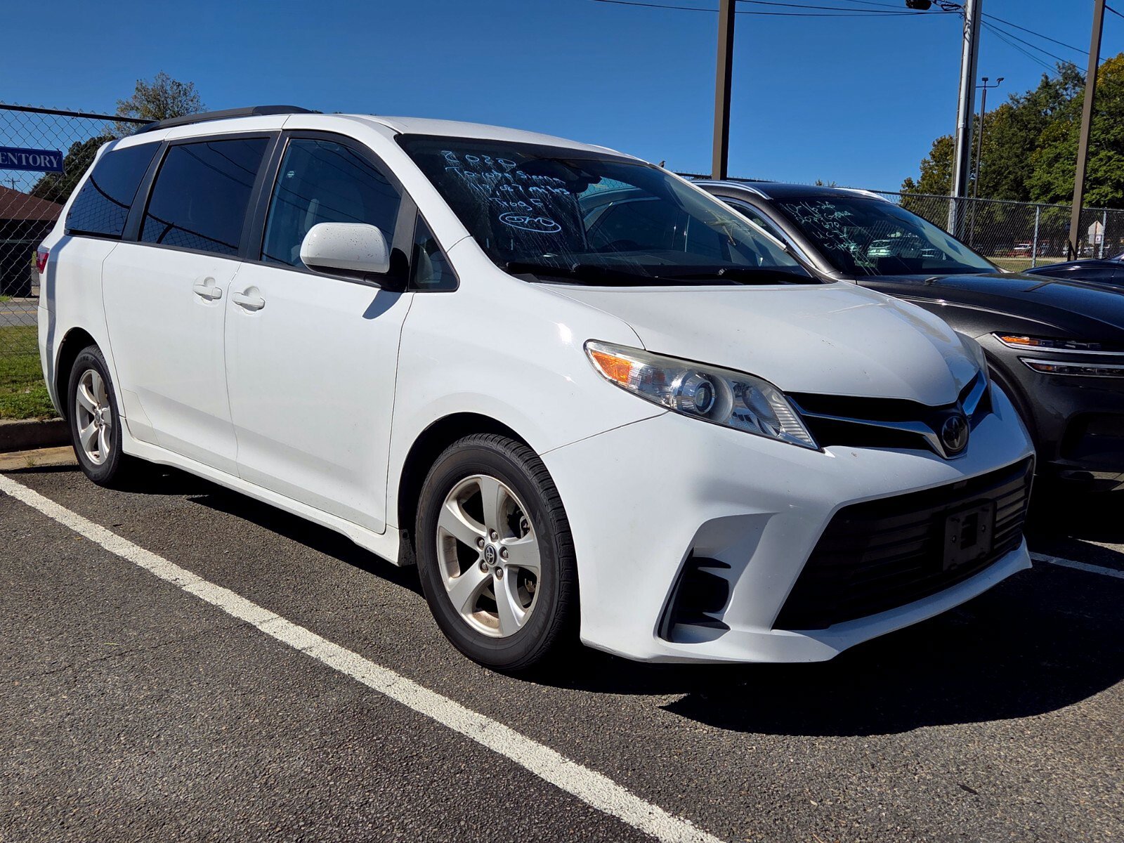 Used 2020 Toyota Sienna LE FWD image 1