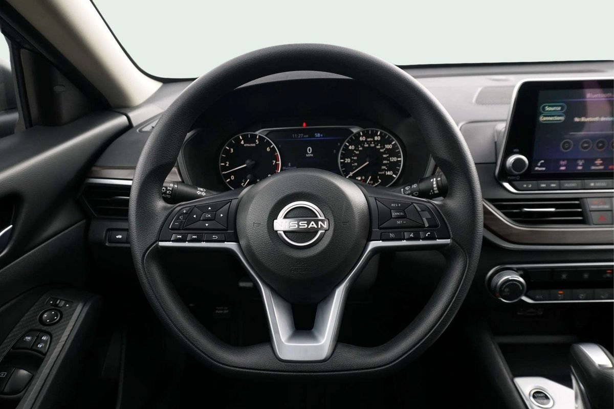 Used 2025 Nissan Altima 2.5 SV FWD image 24