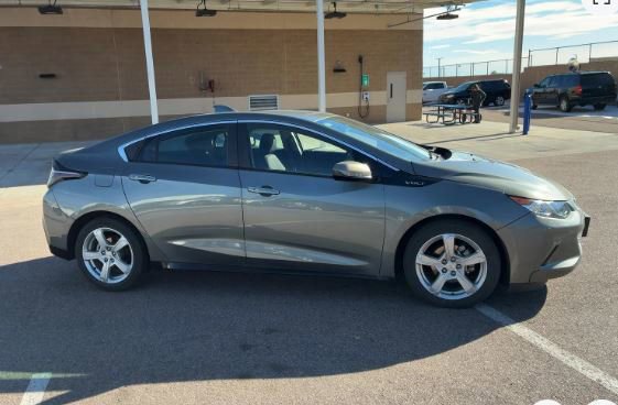 Used 2017 Chevrolet Volt LT w/ Comfort Package image 4