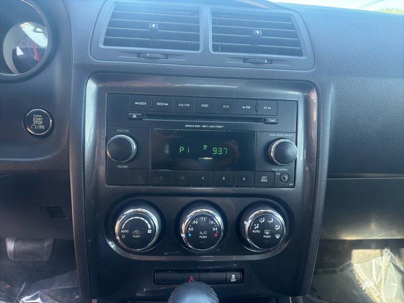 Used 2014 Dodge Challenger SXT RWD image 33