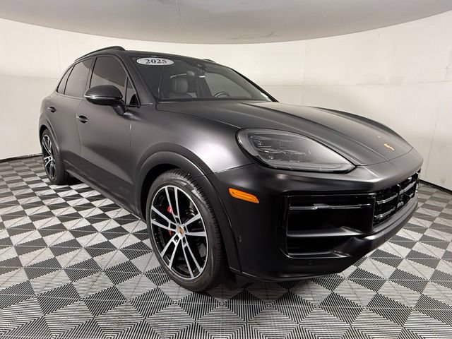 Used 2025 Porsche Cayenne GTS AWD/4WD image 9