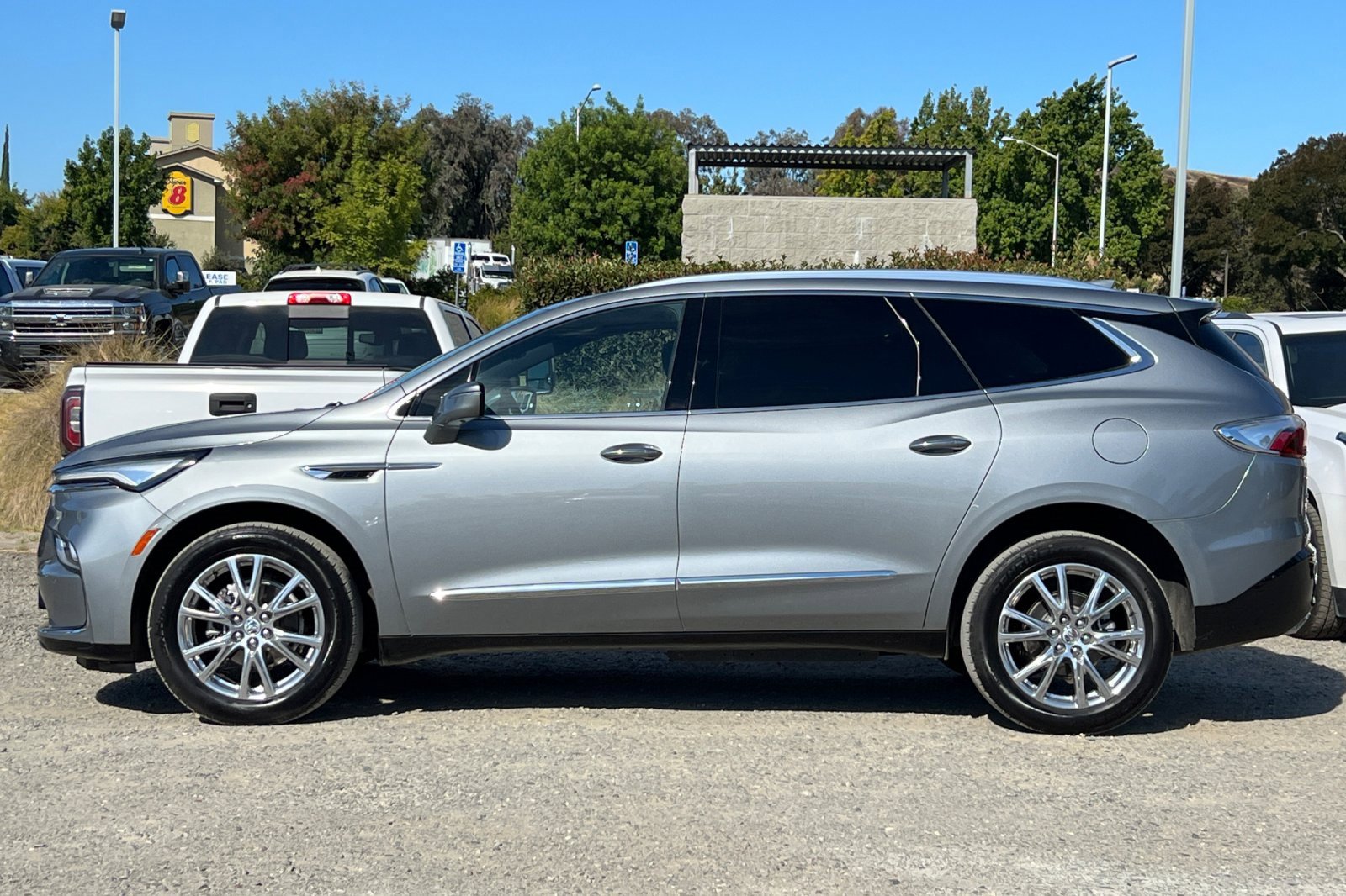 Used 2023 Buick Enclave Premium image 7