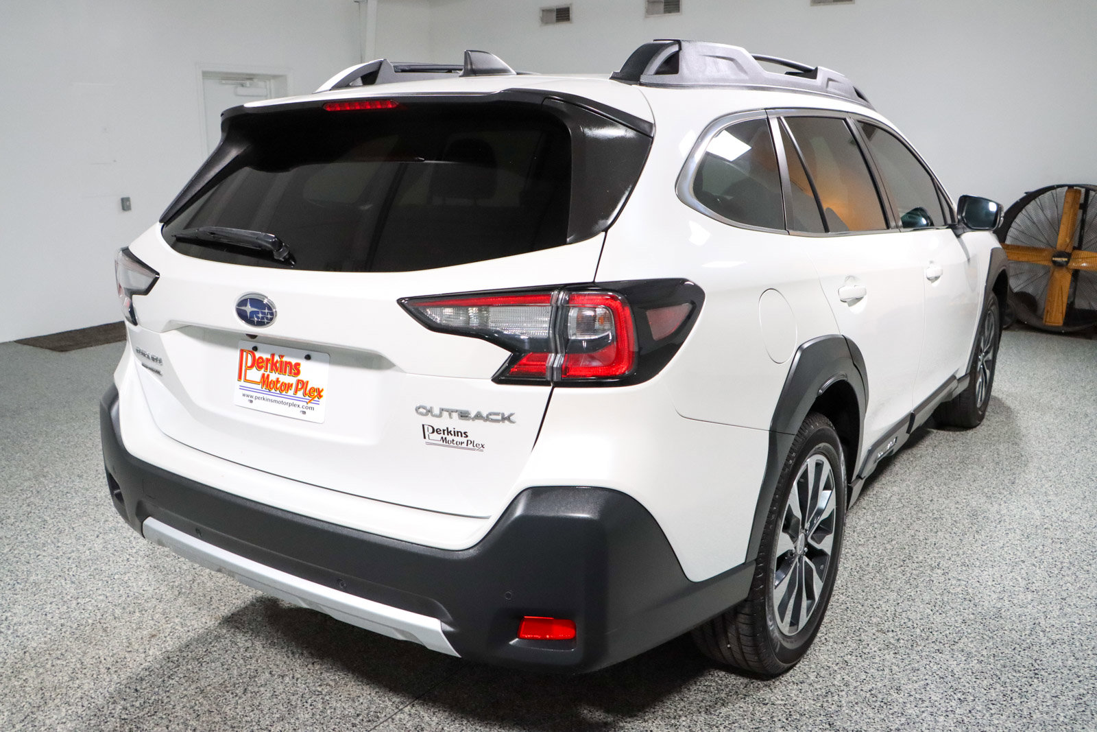 Used 2023 Subaru Outback Limited AWD/4WD image 7