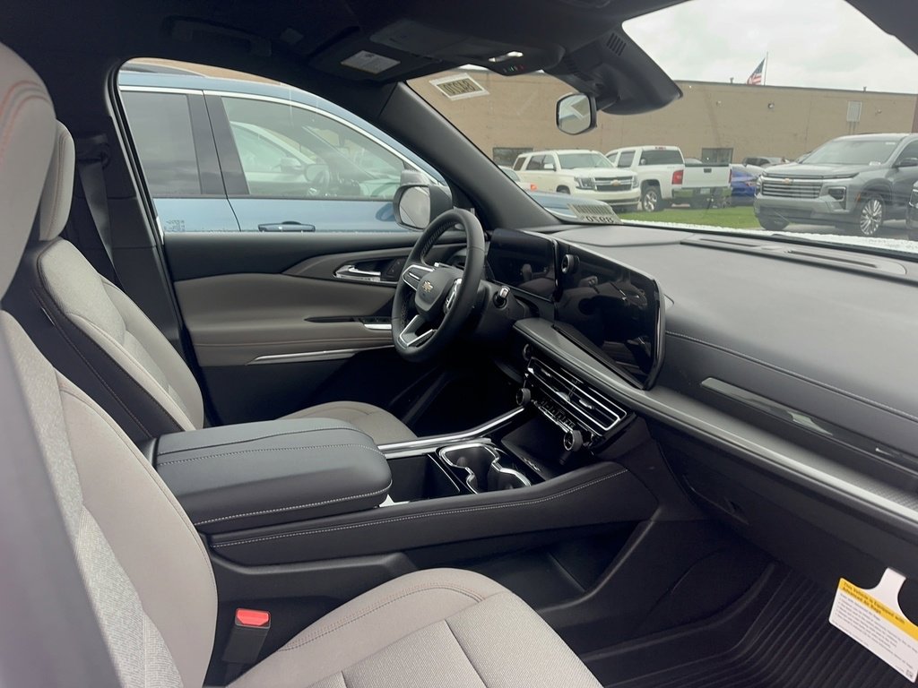 New 2026 Chevrolet Traverse LT w/ LPO, Floor Liner Package image 5