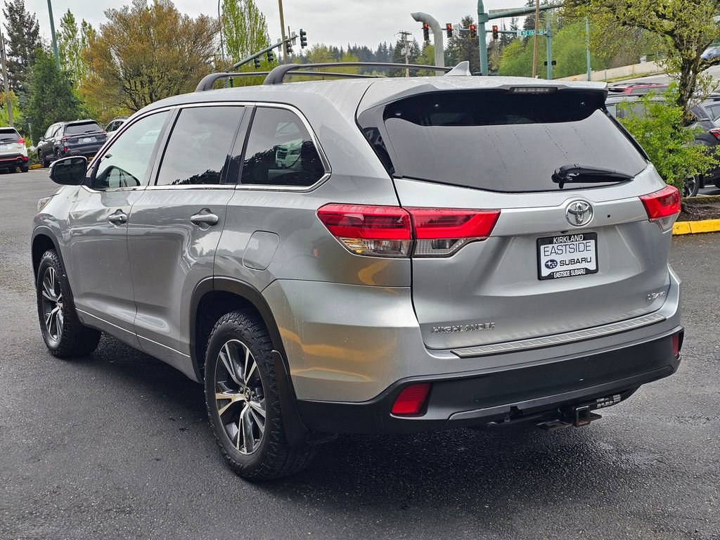 Used 2017 Toyota Highlander Plus AWD/4WD image 5