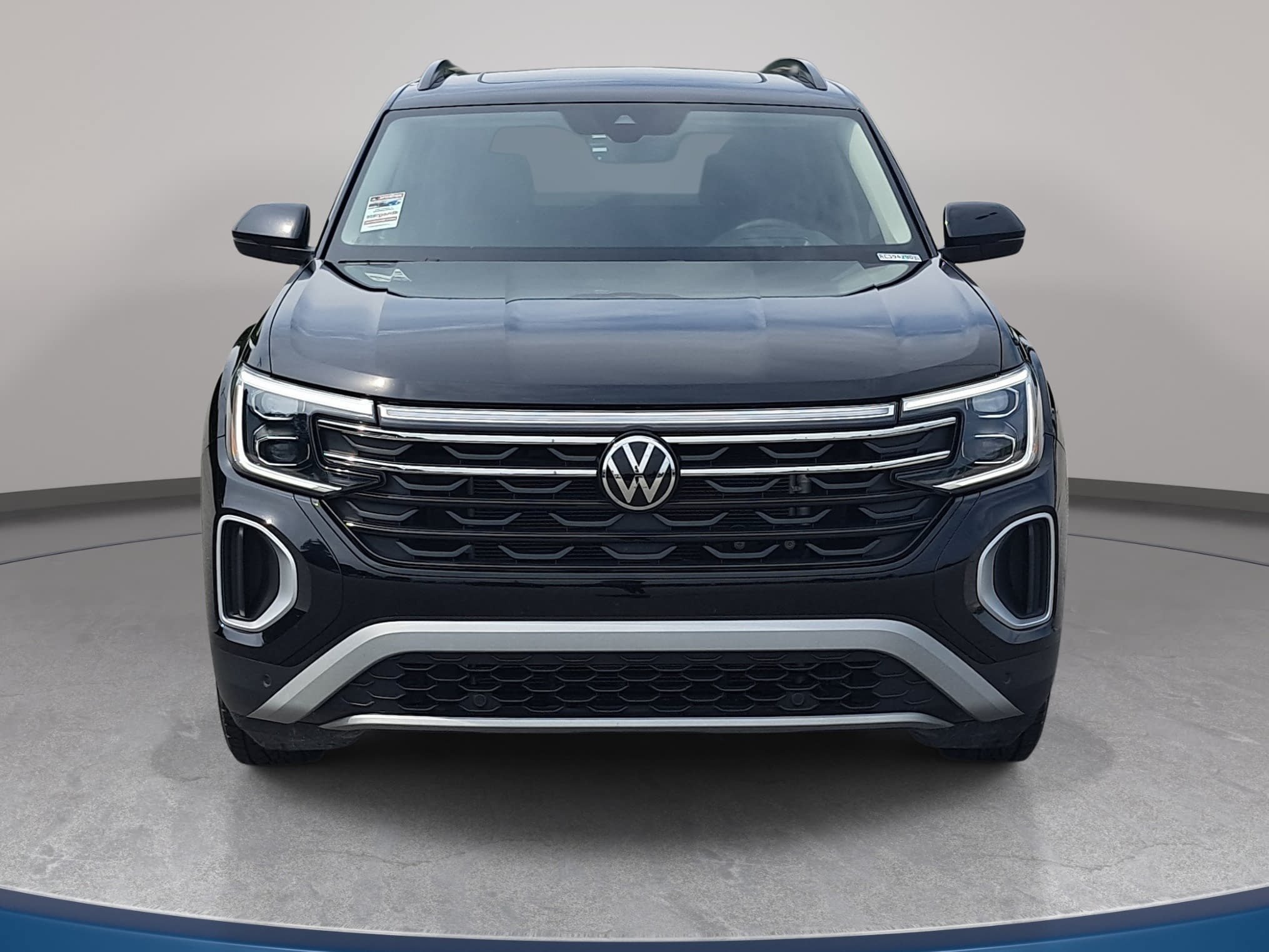 Used 2024 Volkswagen Atlas Peak Edition SEL AWD/4WD image 2
