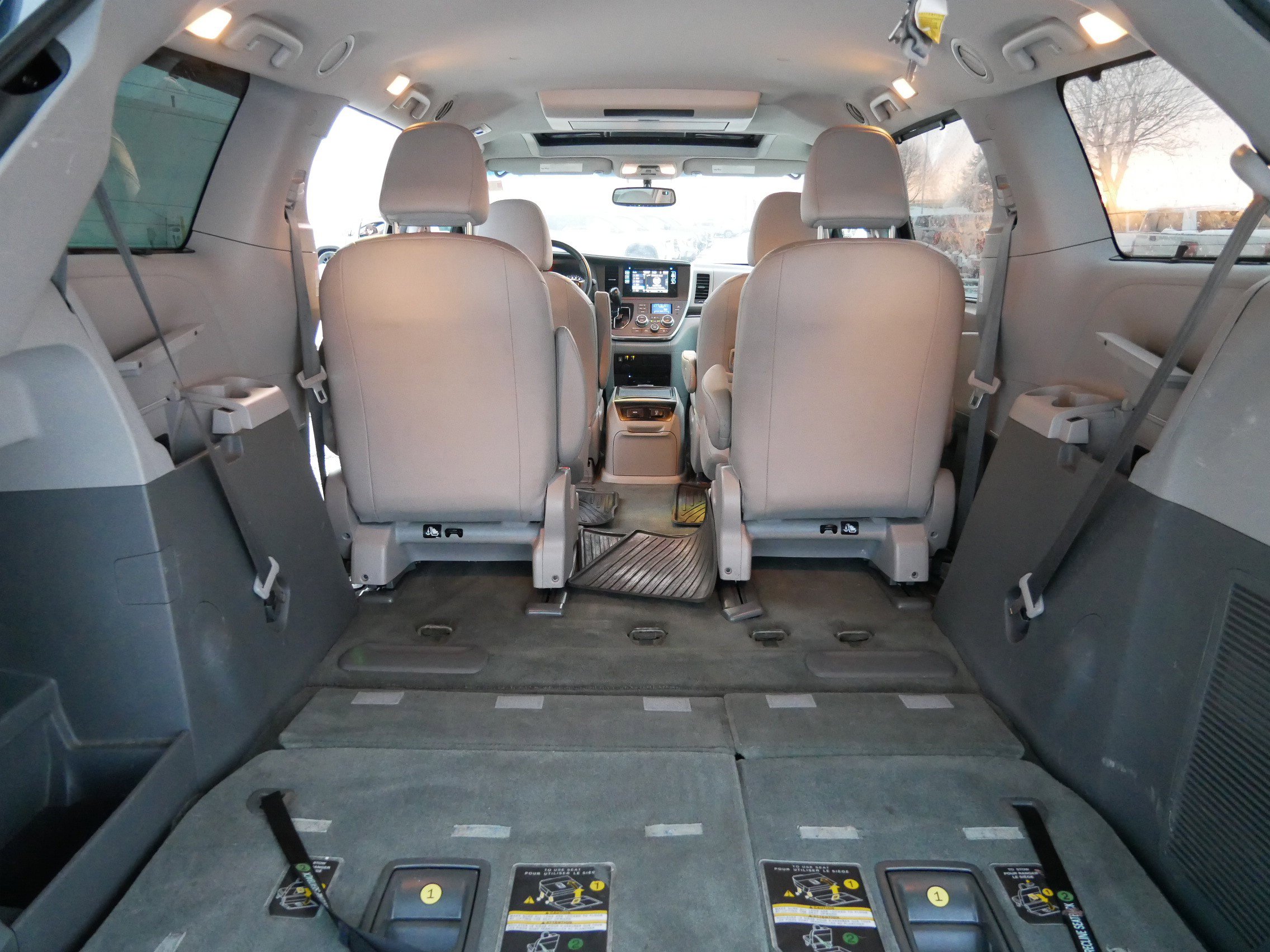 Used 2017 Toyota Sienna XLE image 11