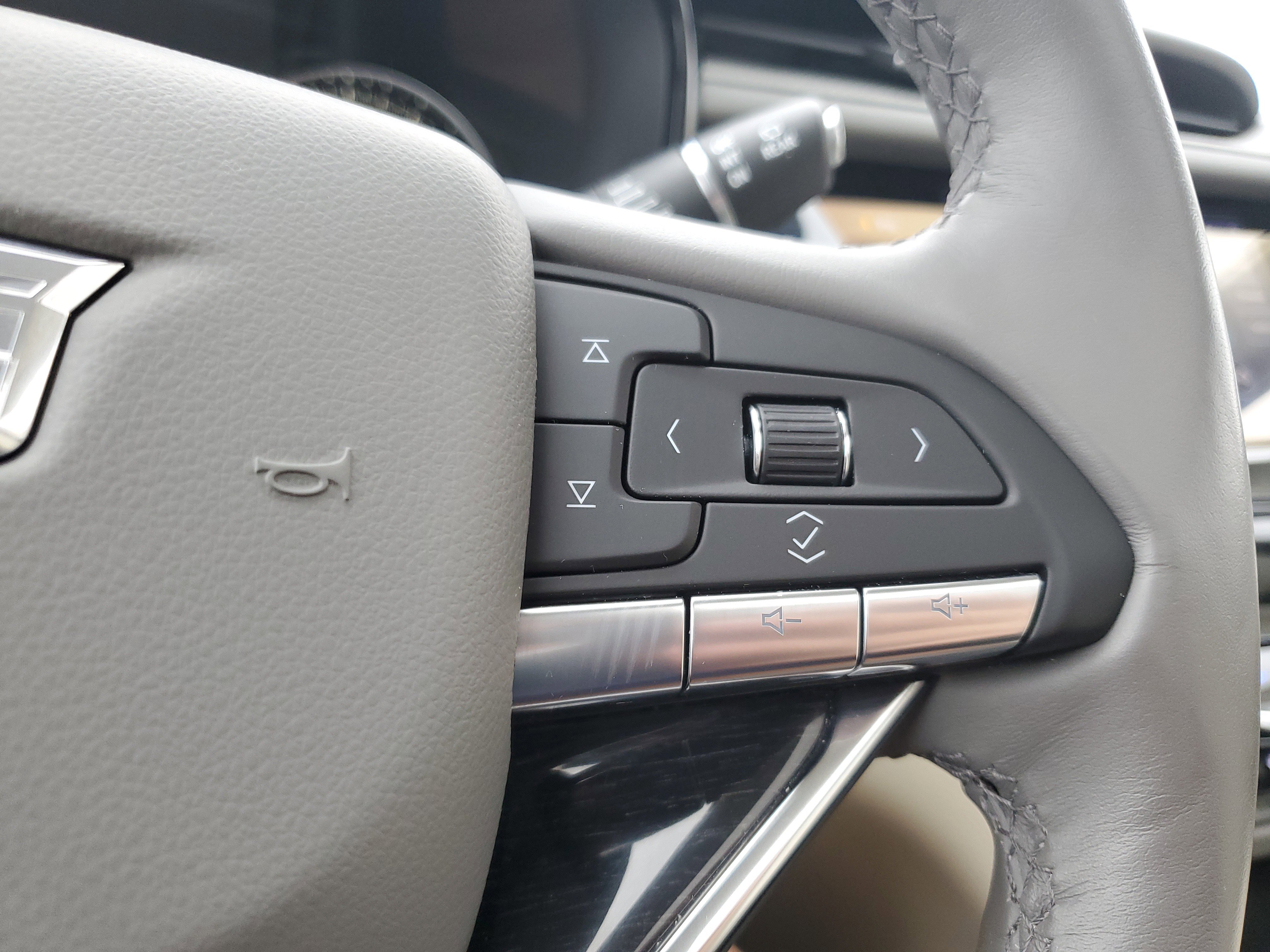 Used 2023 Cadillac XT6 Premium Luxury image 19