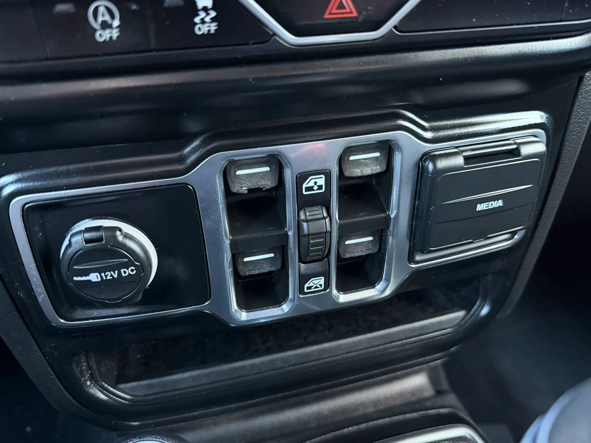 Used 2022 Jeep Gladiator Sport AWD/4WD image 24