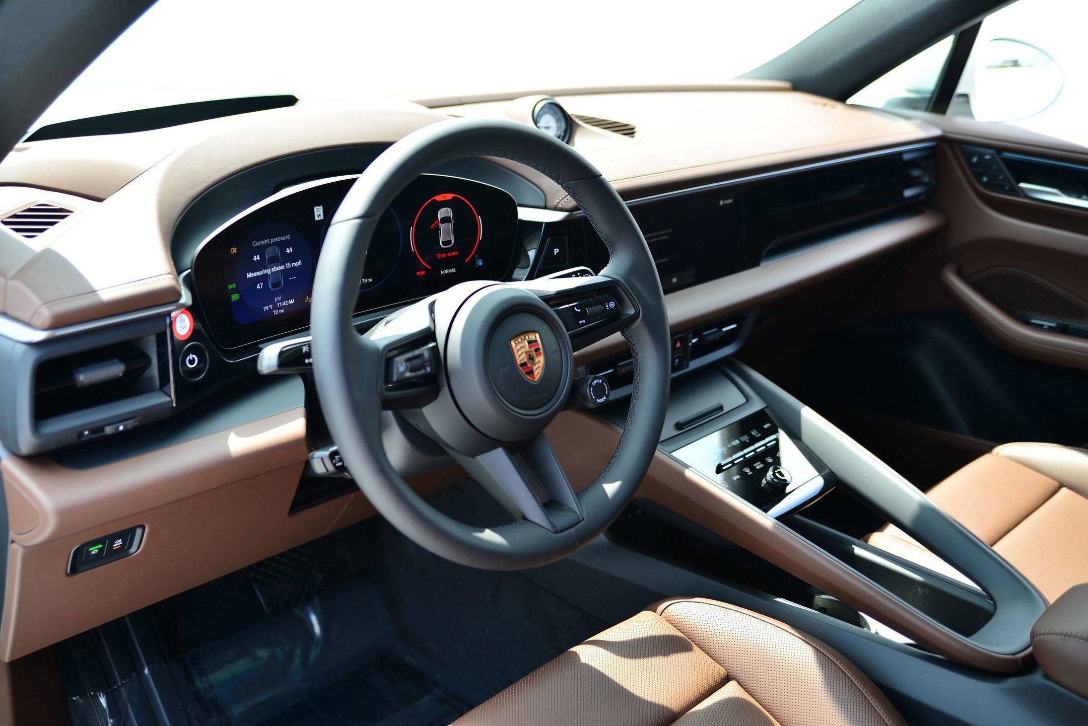 New 2025 Porsche Macan 4 Electric image 30