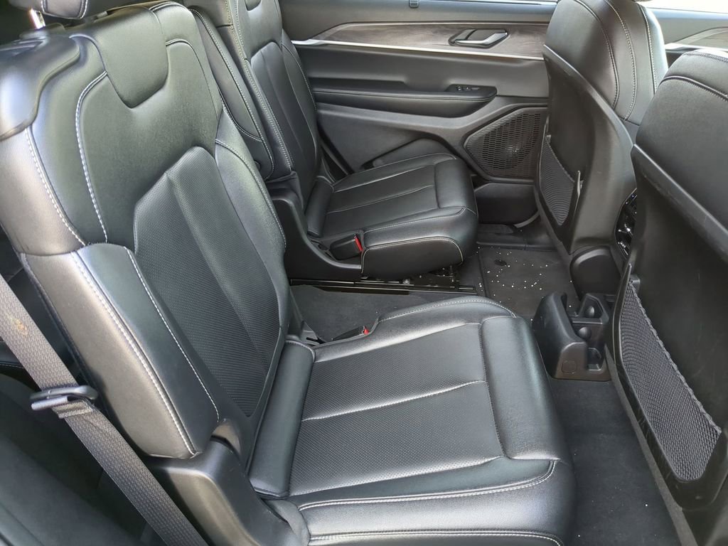 Used 2024 Jeep Grand Cherokee L Limited w/ Luxury Tech Group II image 31