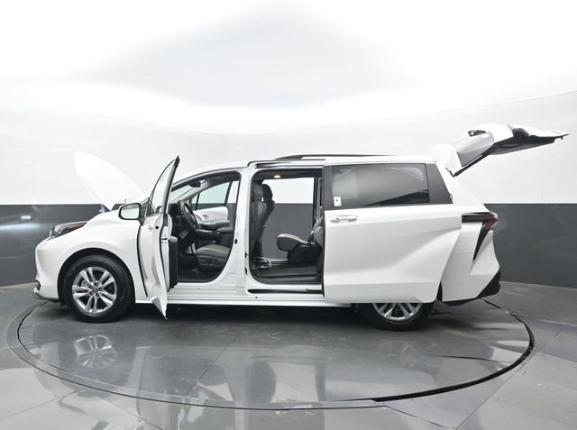 Used 2025 Toyota Sienna XLE w/ XLE Plus Package image 34
