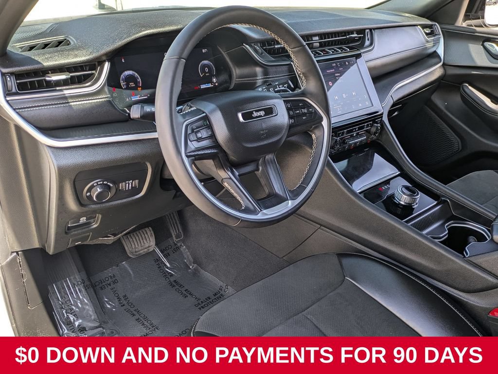 Used 2025 Jeep Grand Cherokee Altitude AWD/4WD image 14