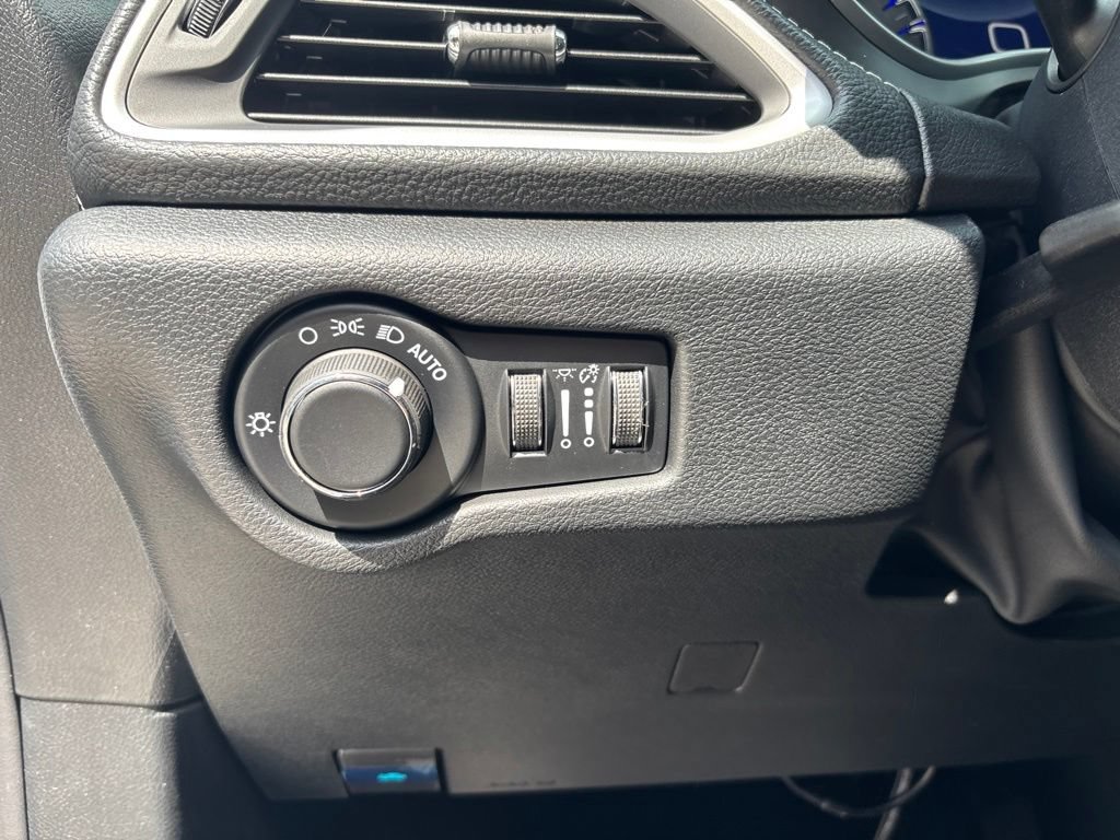 New 2027 Chrysler Pacifica Select FWD image 36