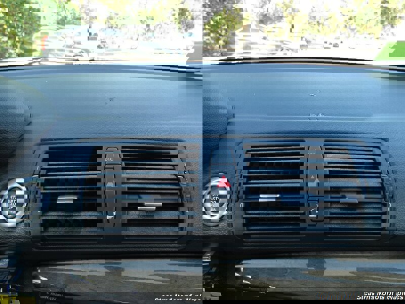 Used 2010 BMW 128i Convertible image 32