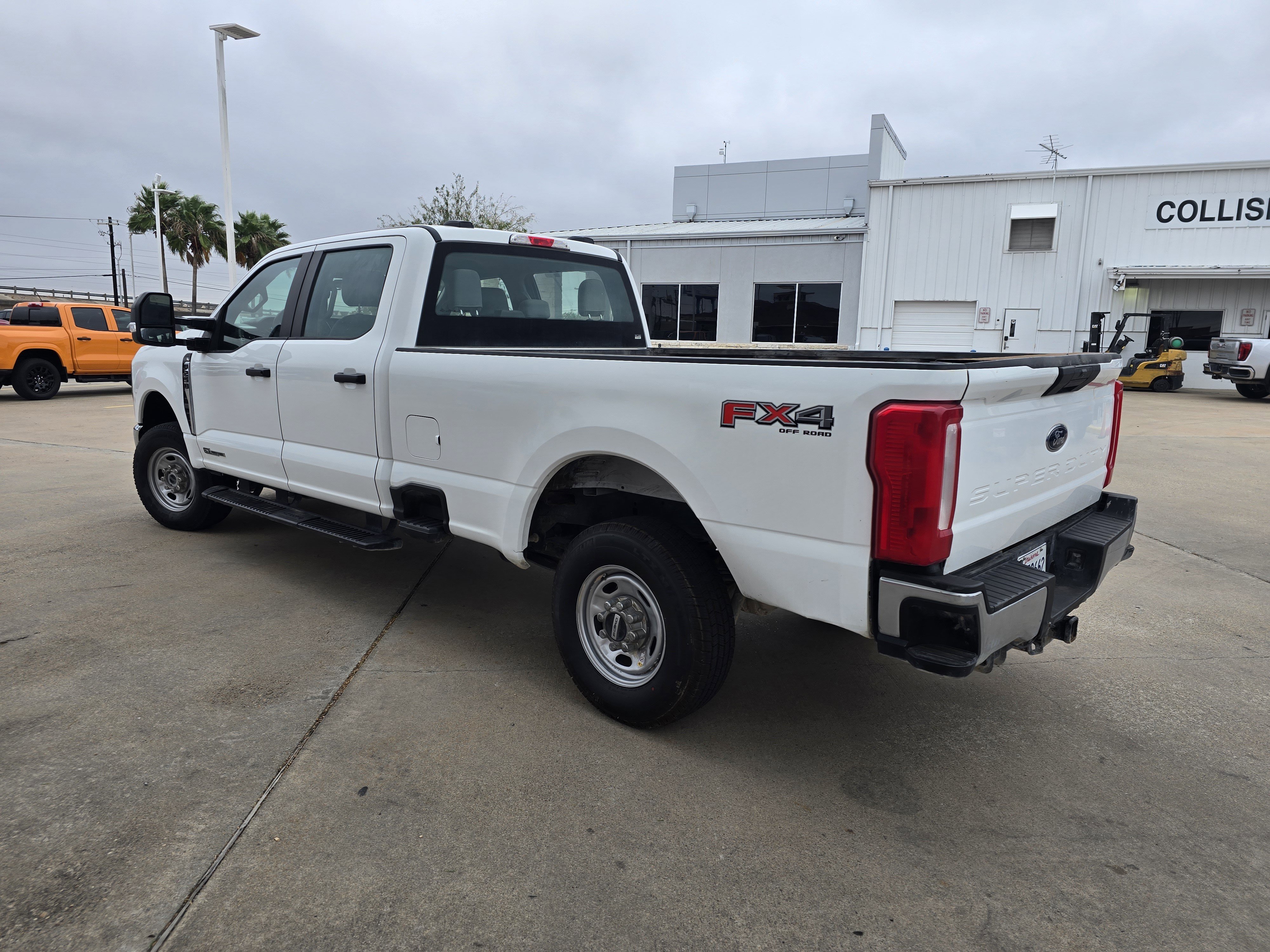 Used 2023 Ford F250 XL w/ FX4 Off-Road Package image 4