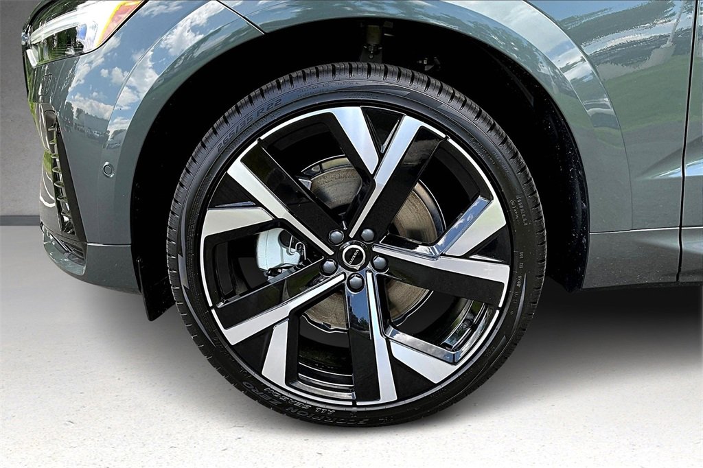 New 2026 Volvo XC60 T8 Ultra image 13