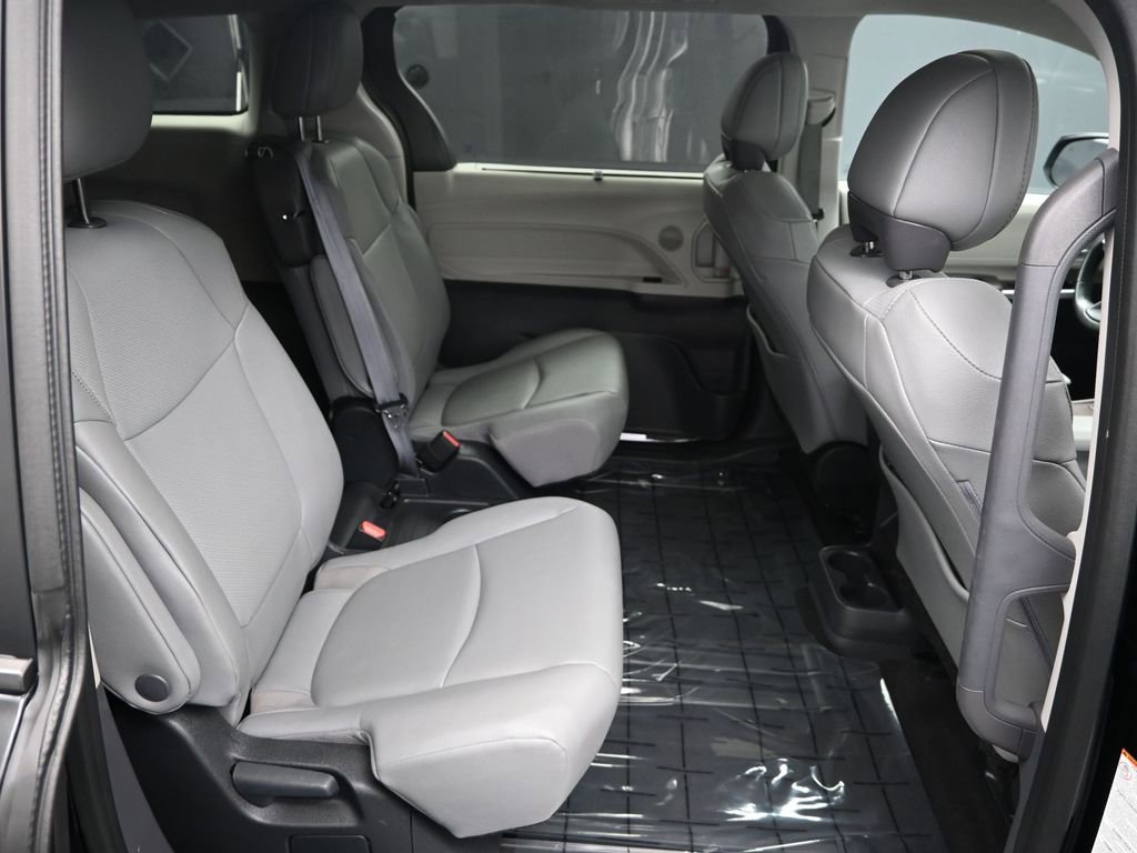 Used 2024 Toyota Sienna XLE image 37