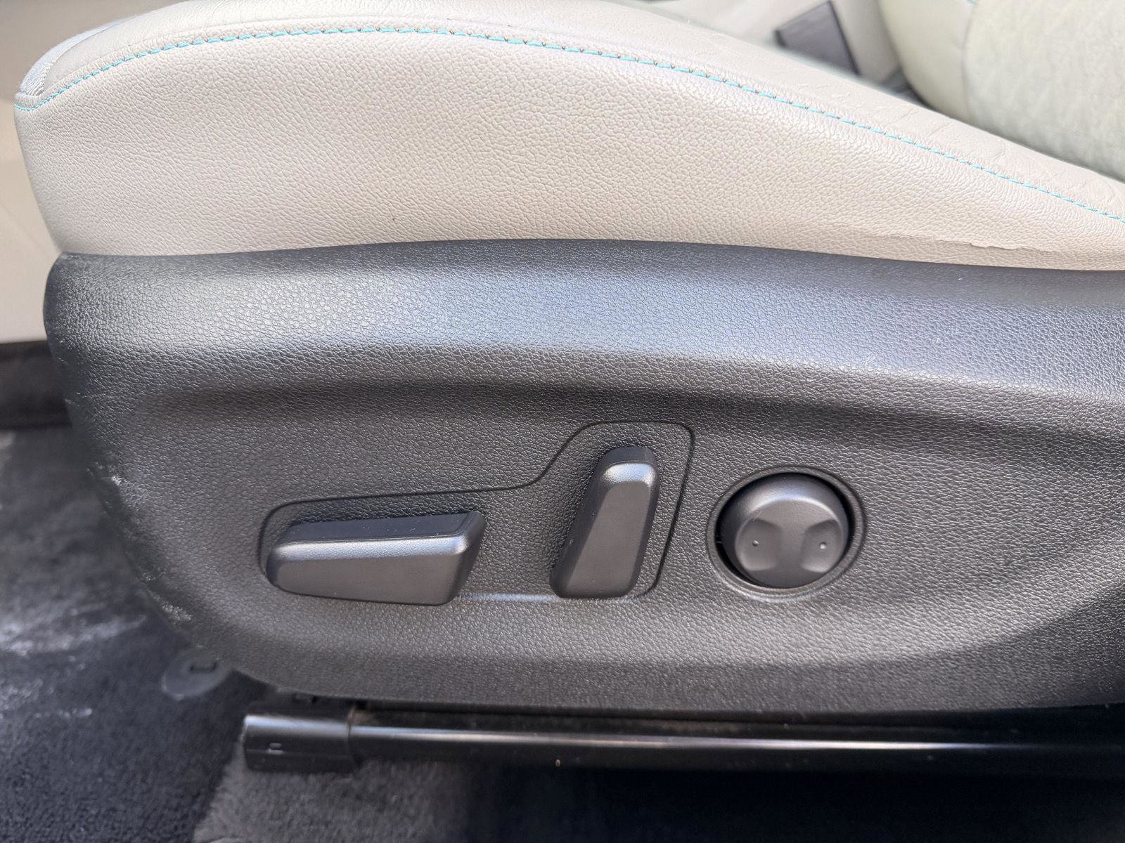 Used 2020 Kia Niro EX image 17