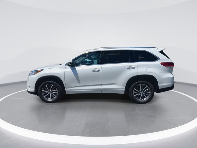 Used 2018 Toyota Highlander XLE w/ Carpet Mat Package (TMS) FWD image 5