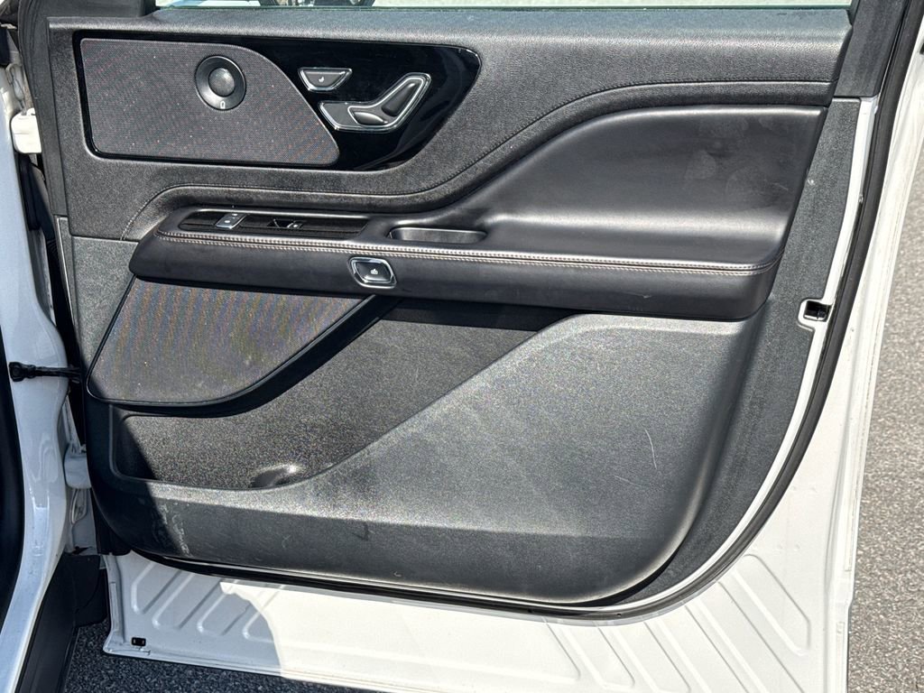 Used 2023 Lincoln Aviator Reserve image 14