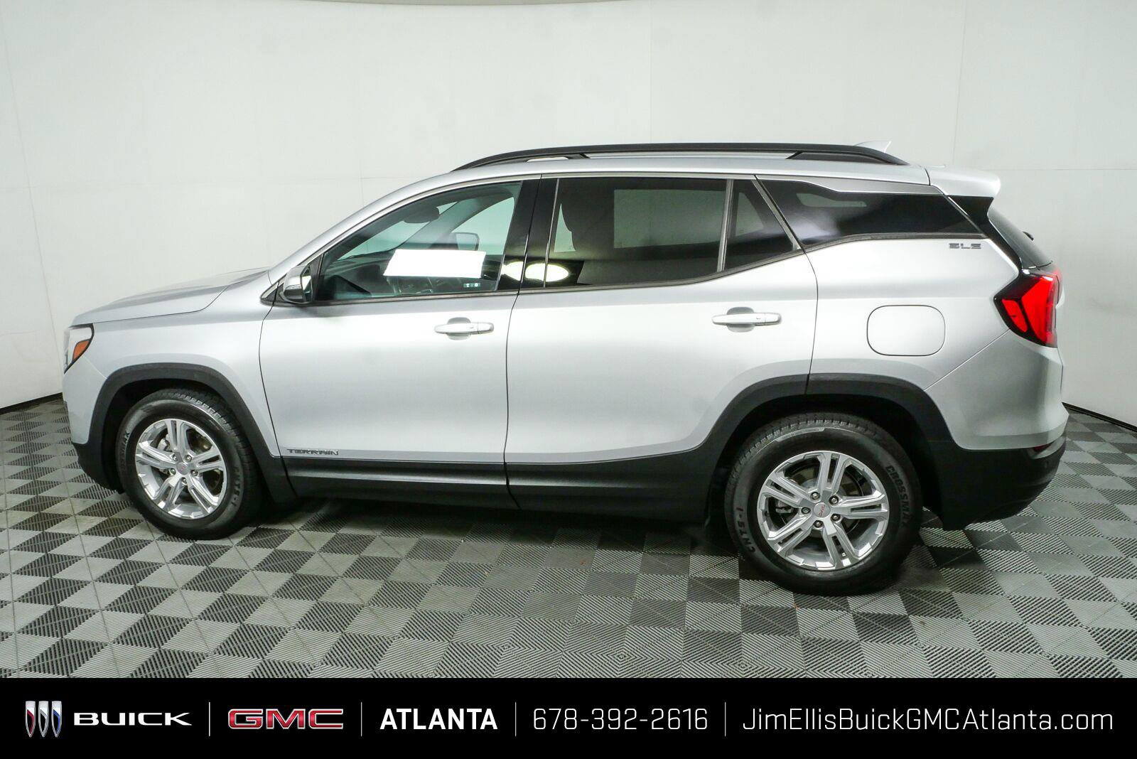 Used 2020 GMC Terrain SLE w/ Driver Convenience Package FWD image 27