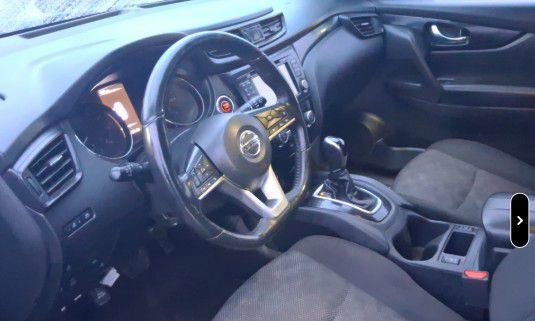 Used 2018 Nissan Rogue Sport SV w/ SV Technology Package AWD/4WD image 2