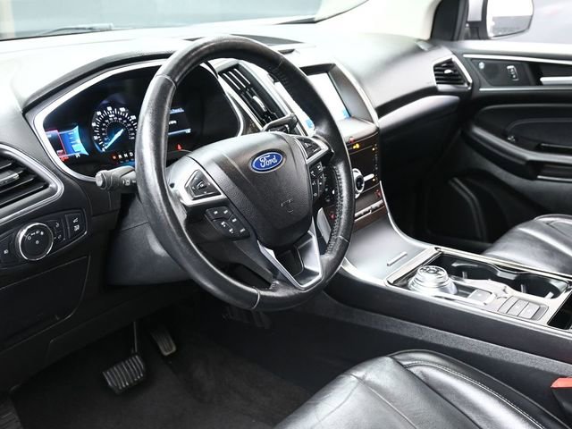 Used 2020 Ford Edge Titanium image 14