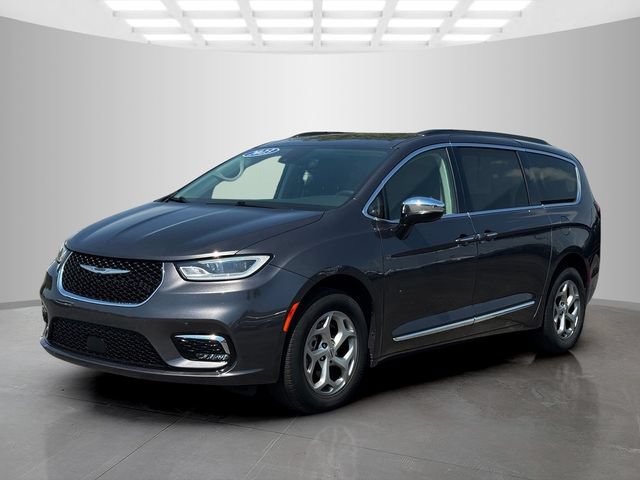 Certified 2023 Chrysler Pacifica Limited w/ Trailer Tow Group AWD/4WD image 3
