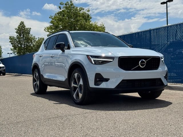 New 2026 Volvo XC40 B5 Plus w/ Protection Package Premier AWD/4WD video 1
