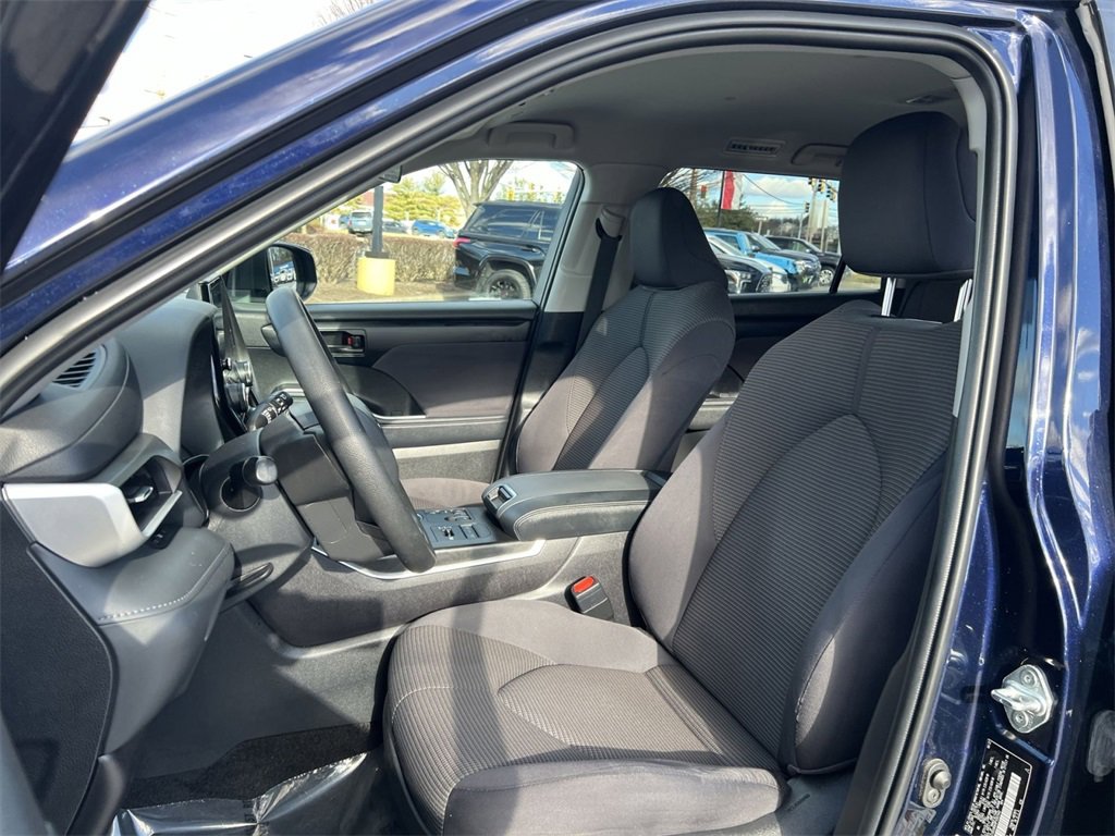 Used 2023 Toyota Highlander L image 13