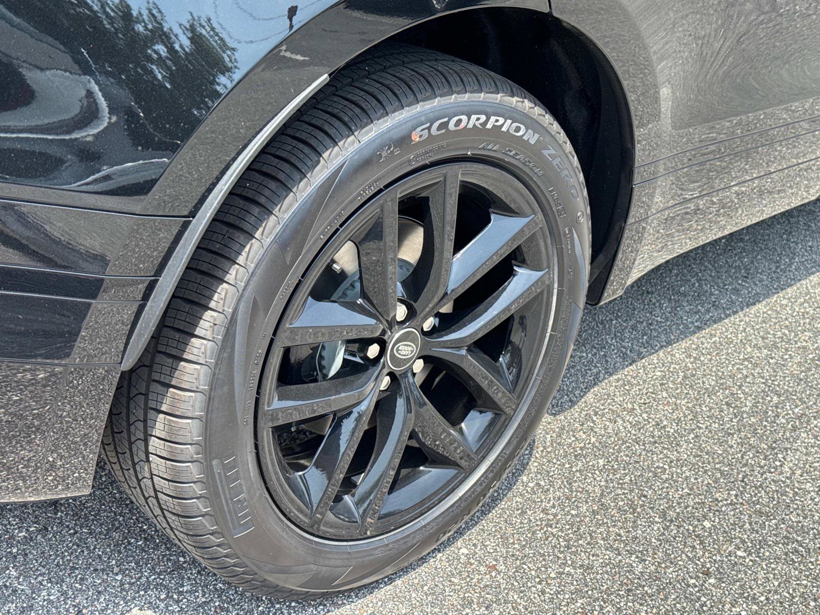 New 2026 Land Rover Range Rover Velar Dynamic SE image 6