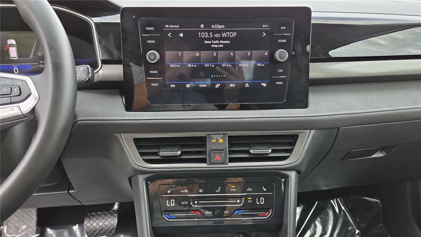 Certified 2025 Volkswagen Taos SE AWD/4WD image 22