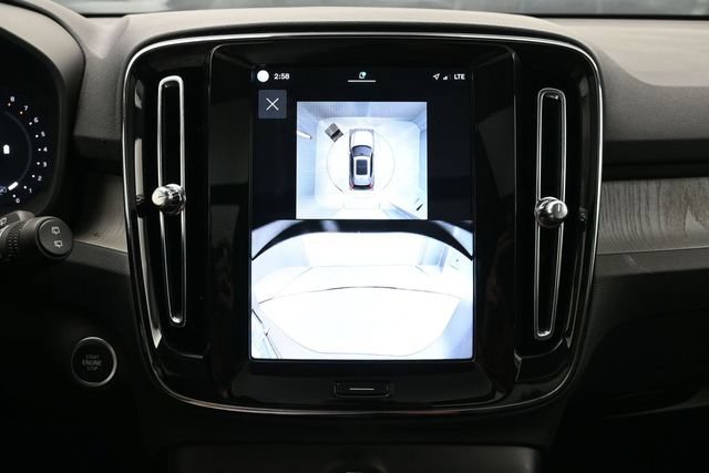 Used 2025 Volvo XC40 B5 Plus AWD/4WD image 22