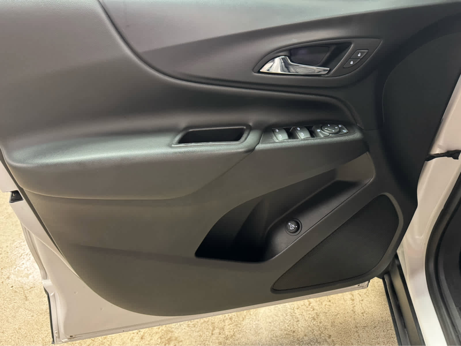 Used 2019 Chevrolet Equinox LT image 16