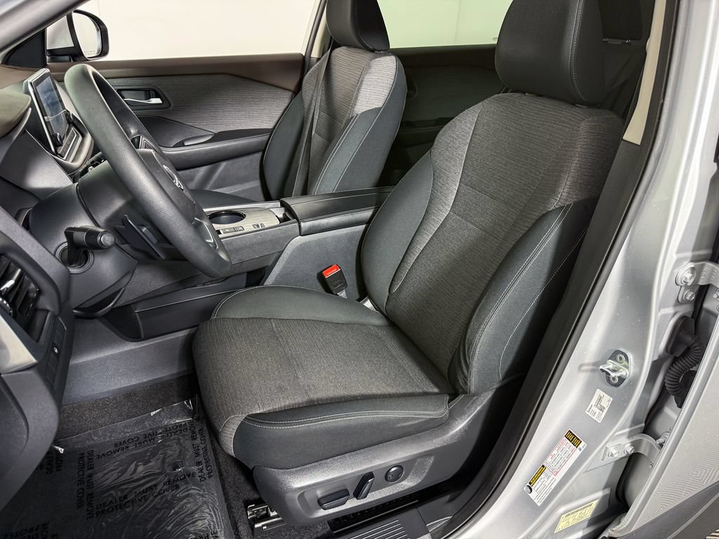 Certified 2023 Nissan Rogue SV FWD image 18