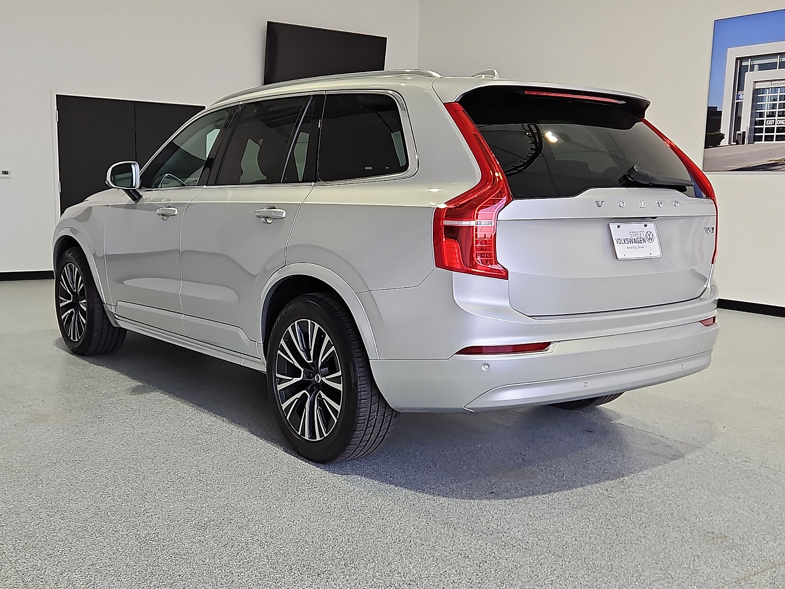 Used 2022 Volvo XC90 T6 Momentum AWD/4WD image 2