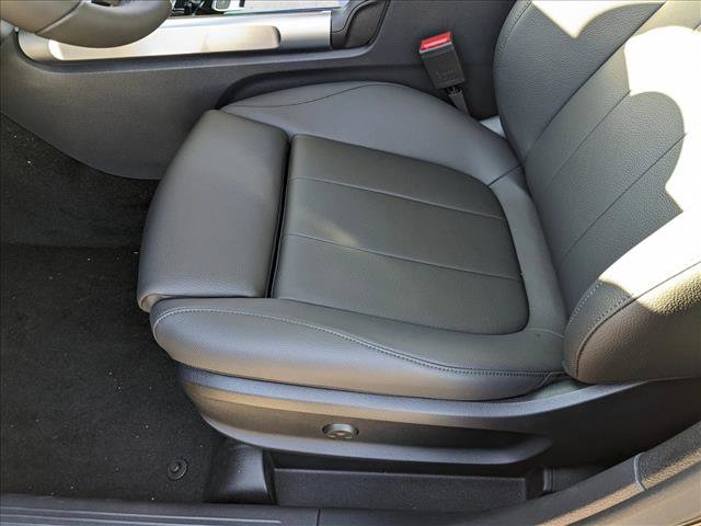 Certified 2025 Mercedes-Benz GLB 250 image 4