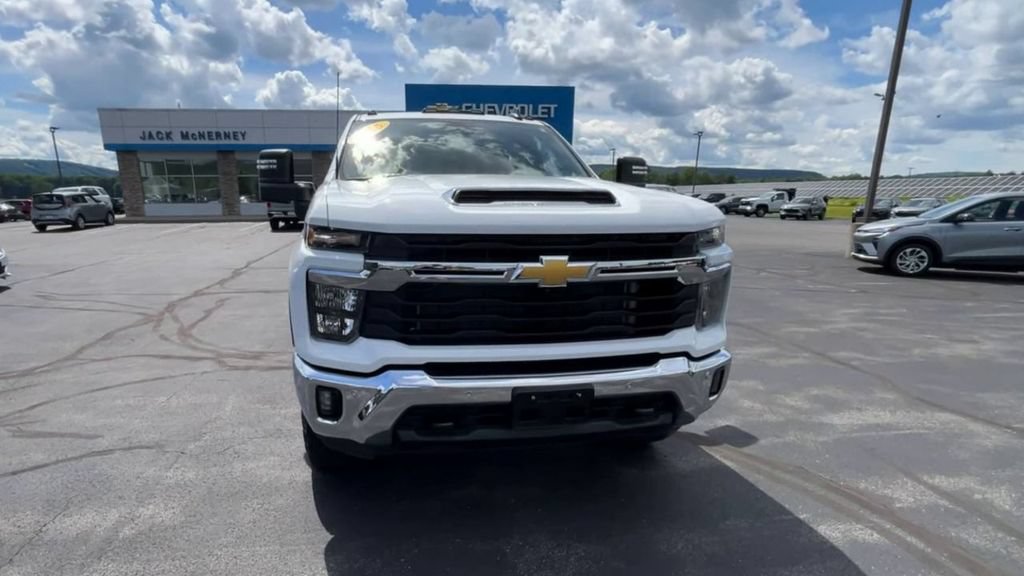 Used 2025 Chevrolet Silverado 2500 LT w/ Safety Package AWD/4WD image 3