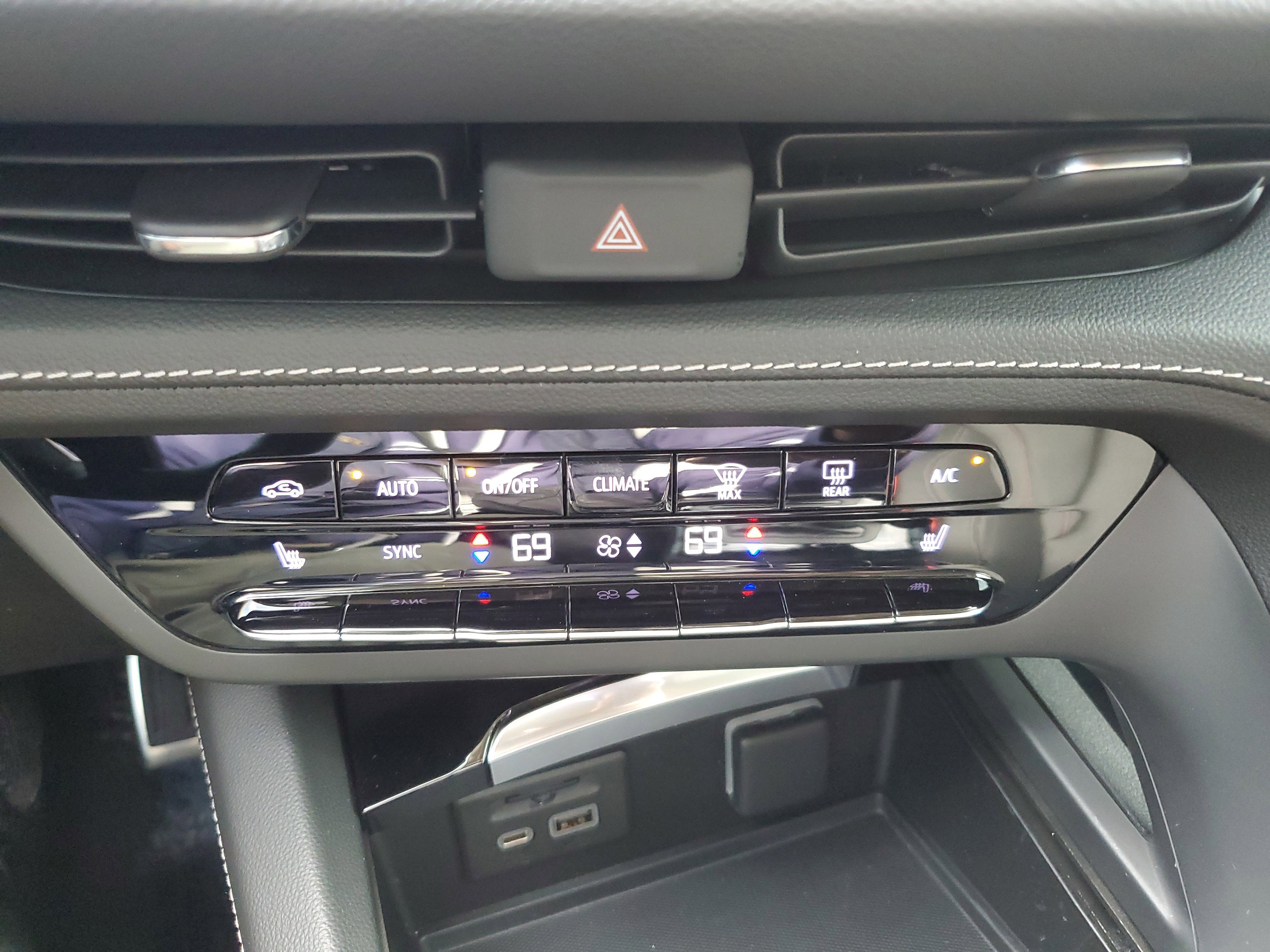 Used 2023 Buick Envision Essence w/ Technology Package I image 26