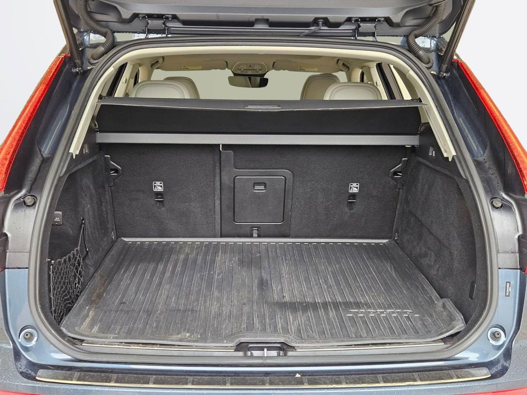 Used 2023 Volvo XC60 B5 Ultimate w/ Climate Package image 26