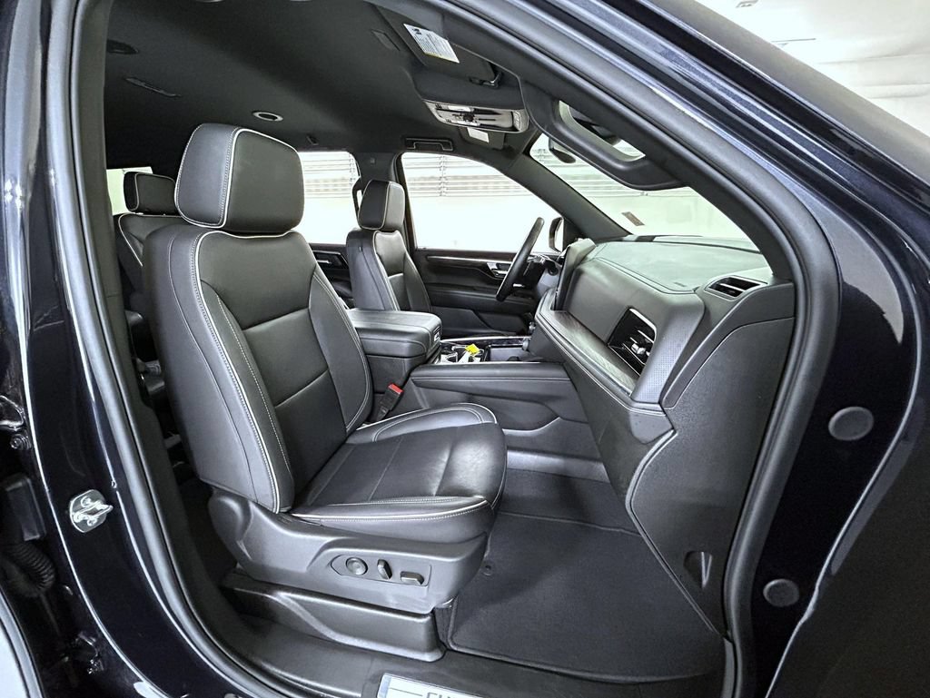 Certified 2025 Chevrolet Tahoe Premier AWD/4WD image 15