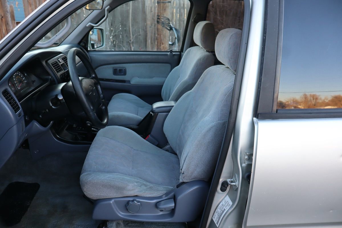 Used 2000 Toyota 4Runner SR5 image 19