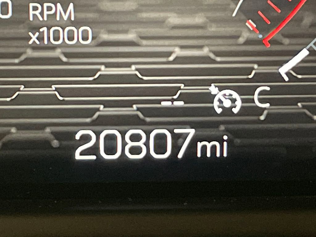 Used 2025 GMC Acadia Elevation image 6
