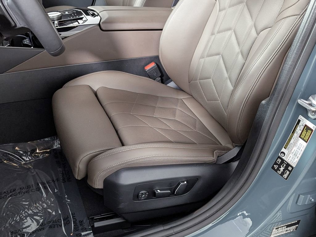 Used 2025 BMW 530i xDrive w/ Premium Package image 20