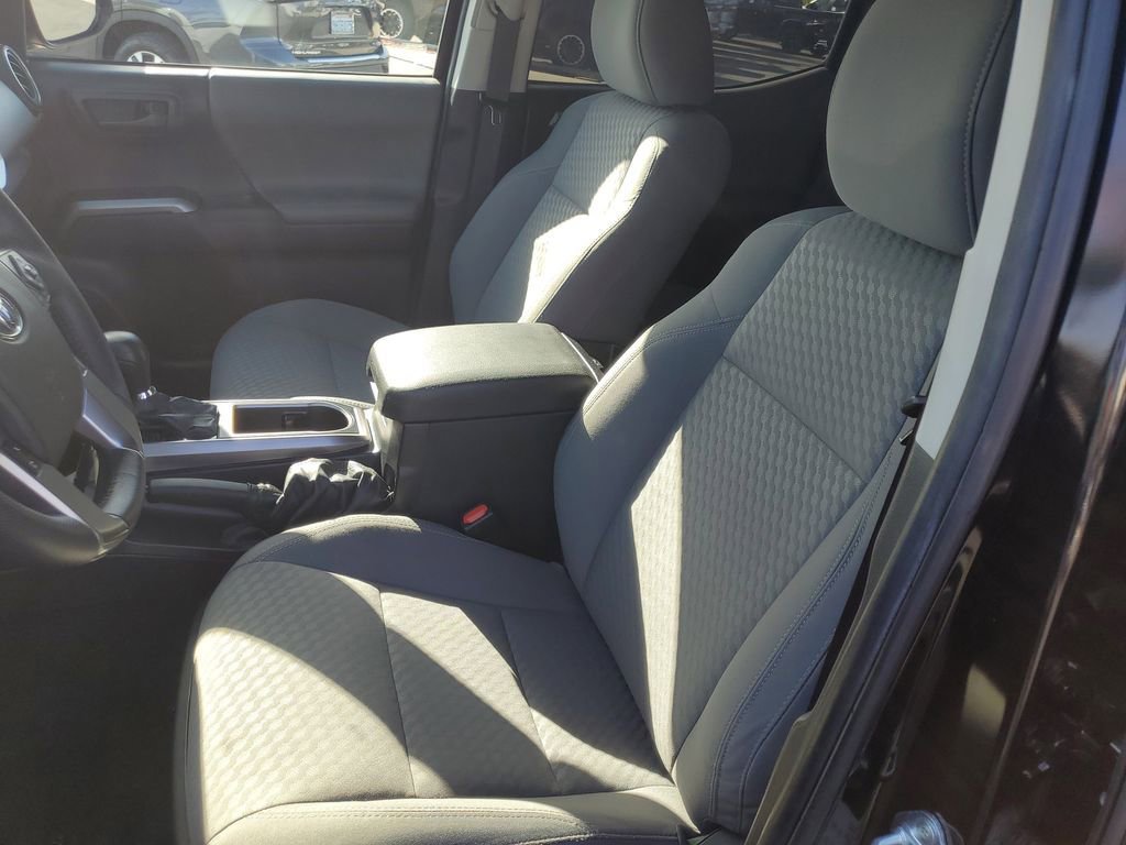 Certified 2022 Toyota Tacoma SR5 image 9