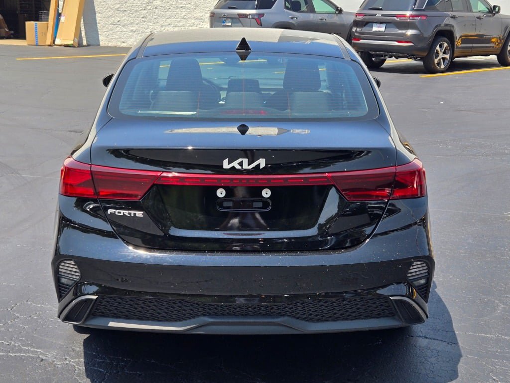 Used 2024 Kia Forte LXS FWD image 12