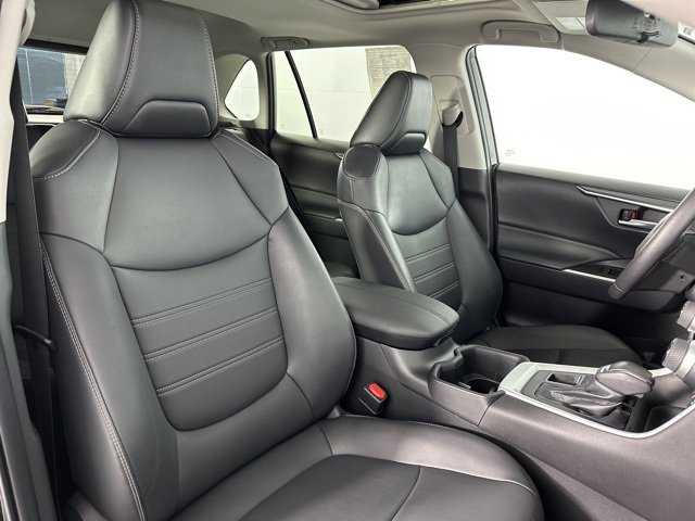 Used 2022 Toyota RAV4 XLE Premium image 26