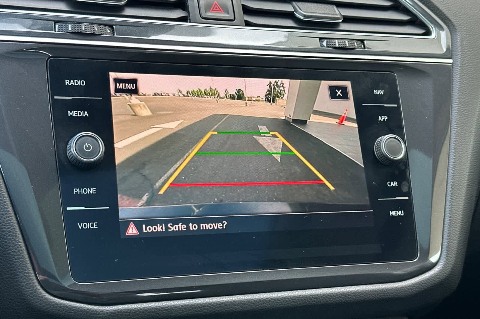 Used 2020 Volkswagen Tiguan SEL FWD image 23