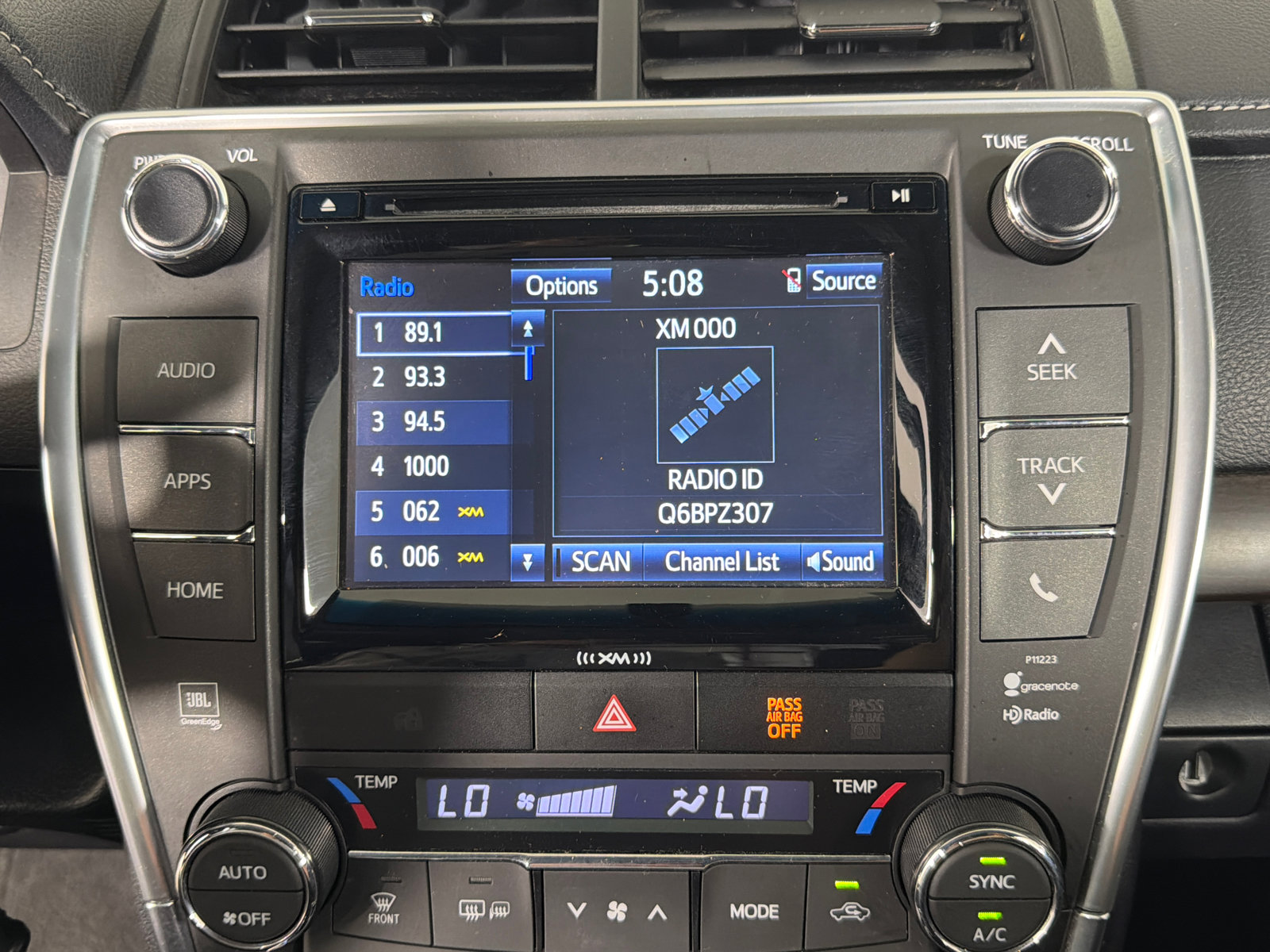 Used 2017 Toyota Camry XLE FWD image 28